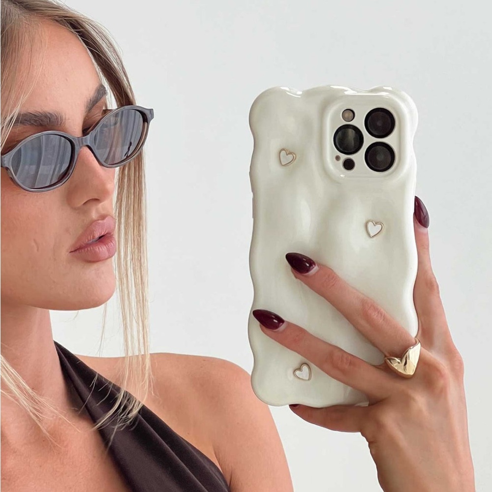 Cream iphone case with gold rimmed pearl hearts